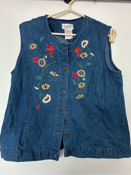 Tabi Tops - VINTAGE 1990s Tabi International jean vest with flower embroidery sz L